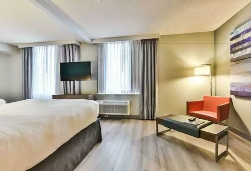 Radisson Suites Hotel Toronto Airport