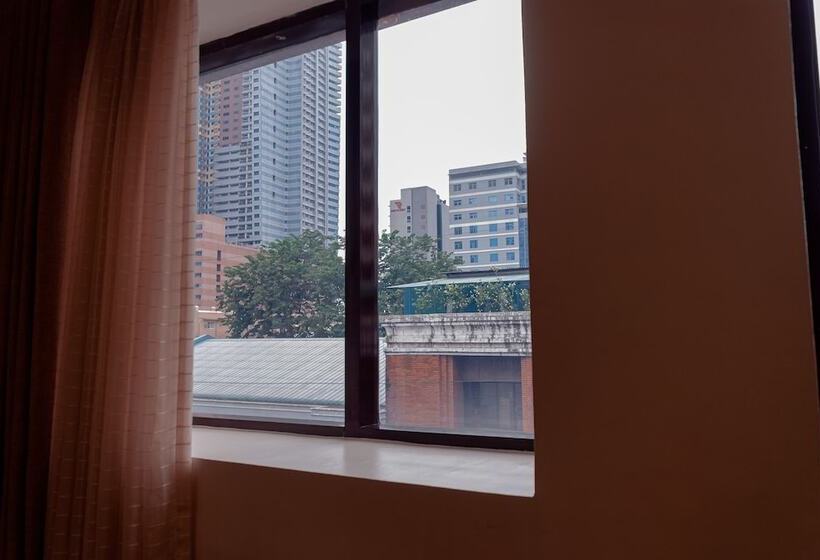 בית מלון כפרי City Garden Suites Manila