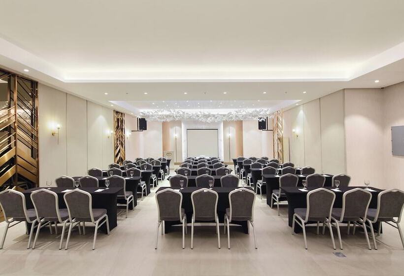 בית מלון כפרי City Garden Suites Manila