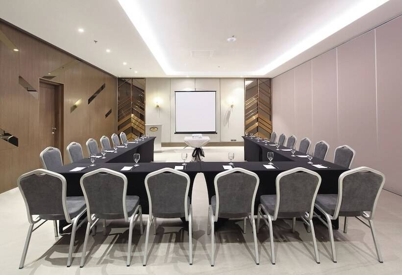 בית מלון כפרי City Garden Suites Manila