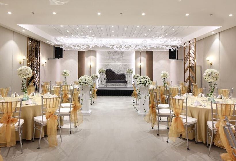 בית מלון כפרי City Garden Suites Manila