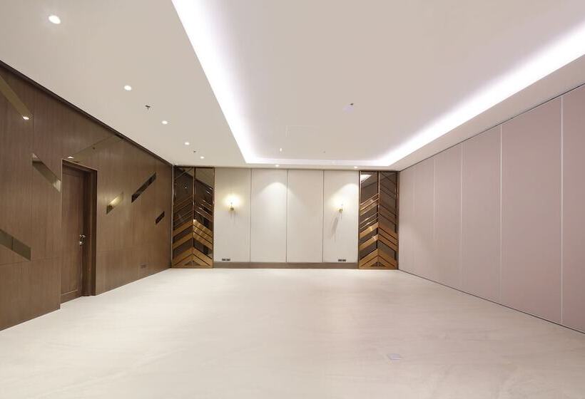 בית מלון כפרי City Garden Suites Manila