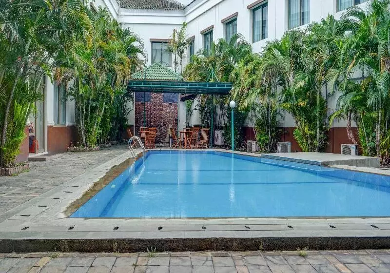 호텔 Grand Cikarang