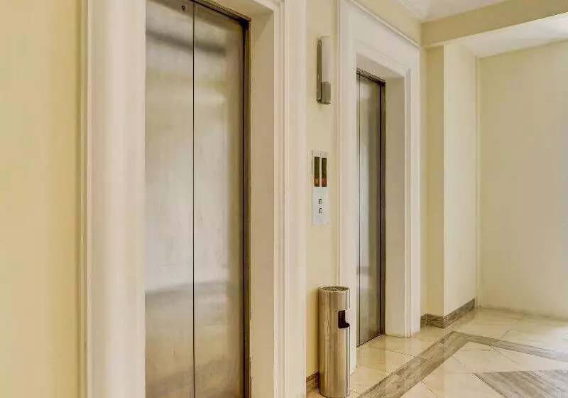 호텔 Grand Cikarang