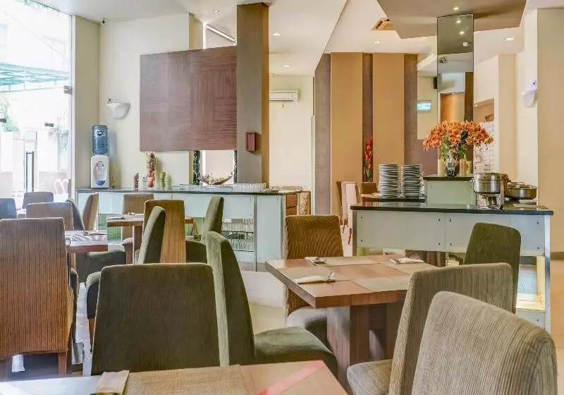 호텔 Grand Cikarang