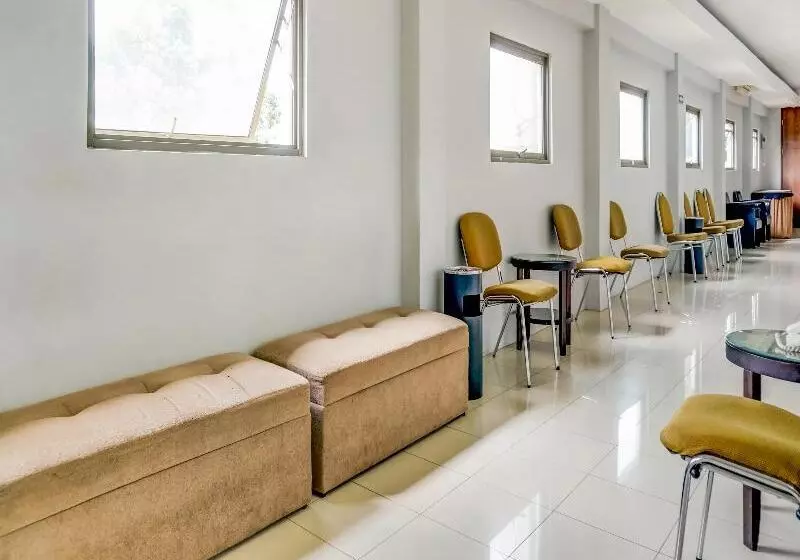 호텔 Grand Cikarang