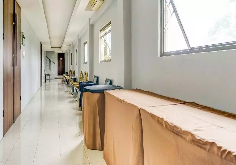 호텔 Grand Cikarang