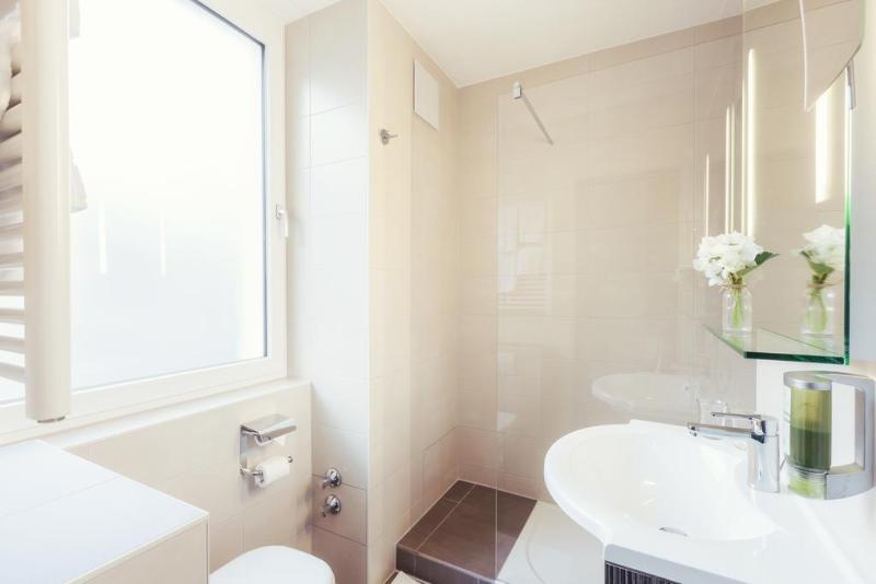 Отель Le Petit Charmeinn