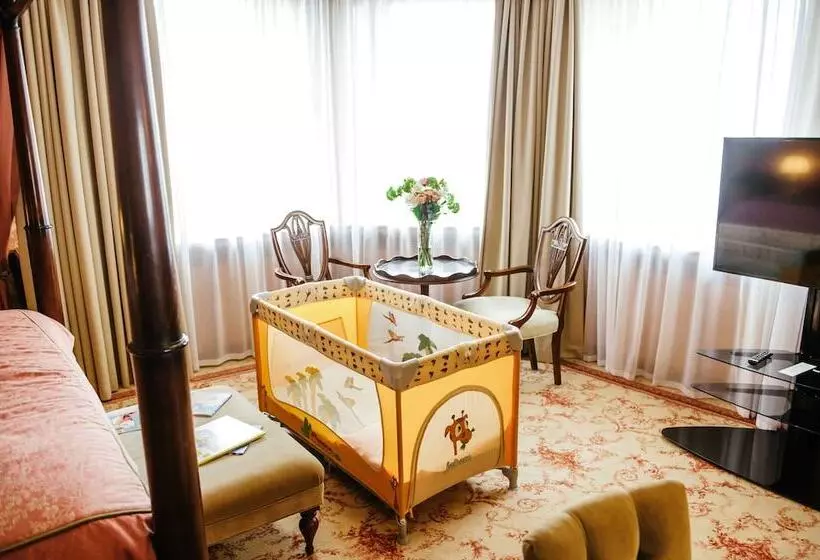 Отель President