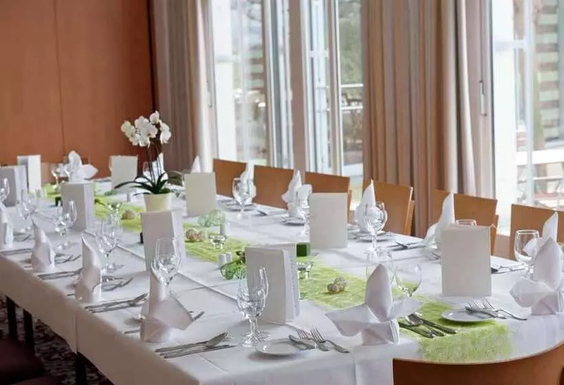 هتل Ramada By Wyndham Dresden