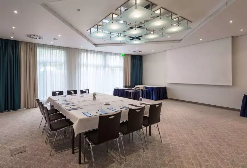 هتل Ramada By Wyndham Dresden