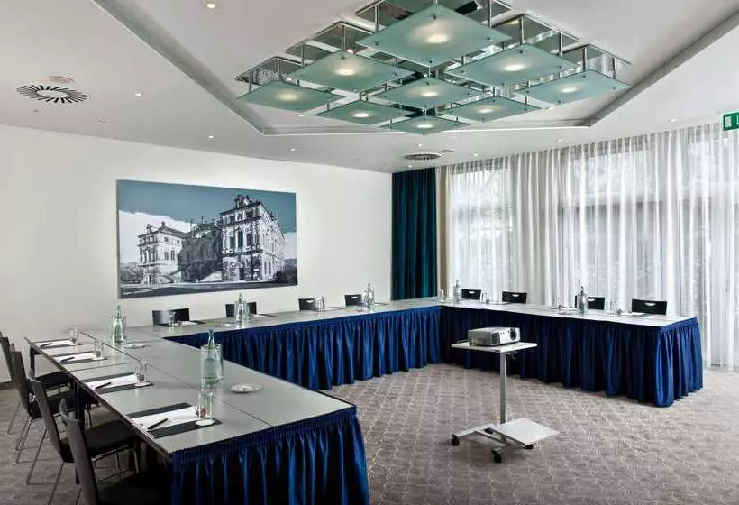 هتل Ramada By Wyndham Dresden