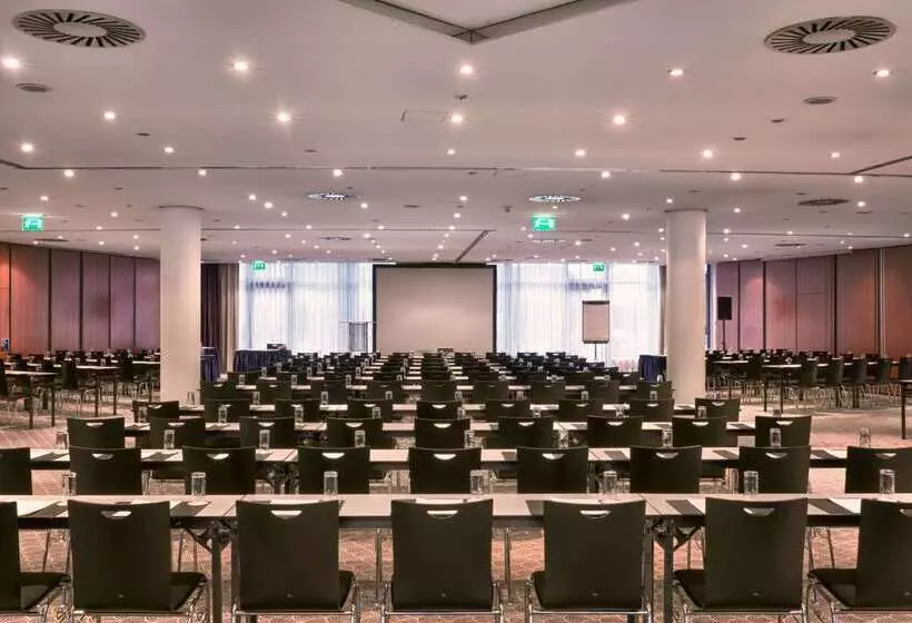 هتل Ramada By Wyndham Dresden