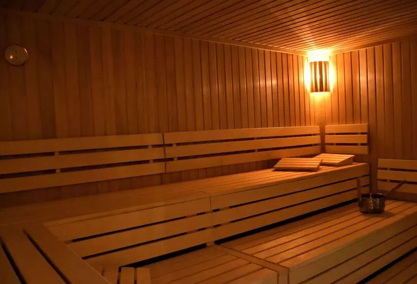 هتل Ramada By Wyndham Dresden