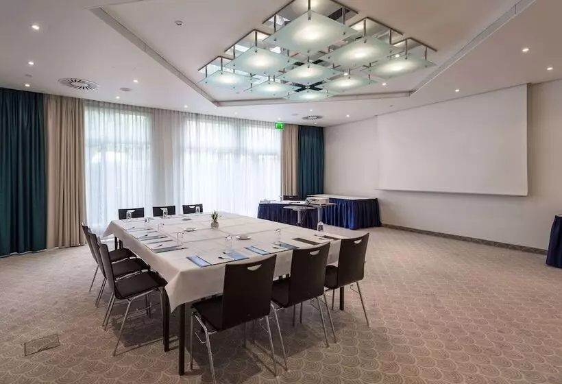 هتل Ramada By Wyndham Dresden