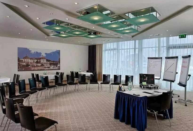 هتل Ramada By Wyndham Dresden