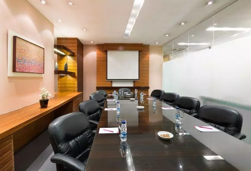 Отель Holiday Inn & Suites Manila Galleria, An Ihg