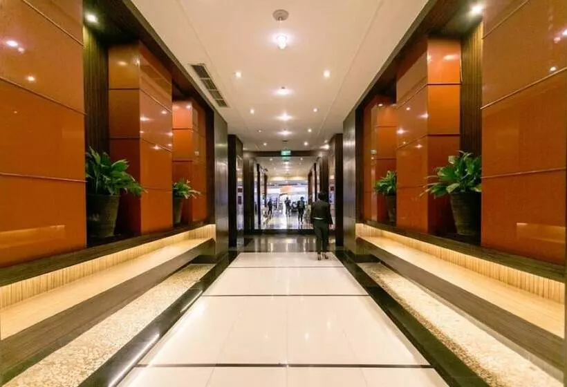 Отель Holiday Inn & Suites Manila Galleria, An Ihg