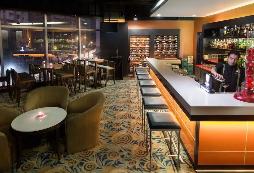 Отель Holiday Inn & Suites Manila Galleria, An Ihg