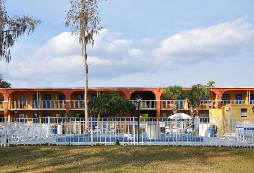 هتل Howard Johnson By Wyndham Lake Front Park Kissimmee