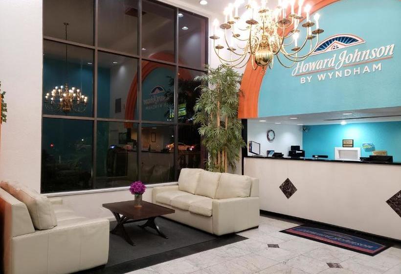 هتل Howard Johnson By Wyndham Lake Front Park Kissimmee