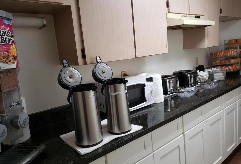 هتل Howard Johnson By Wyndham Lake Front Park Kissimmee