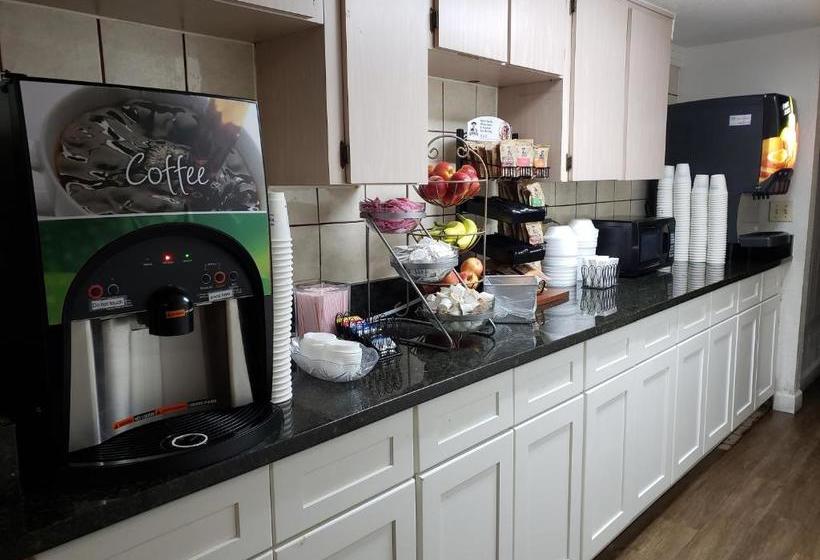 هتل Howard Johnson By Wyndham Lake Front Park Kissimmee