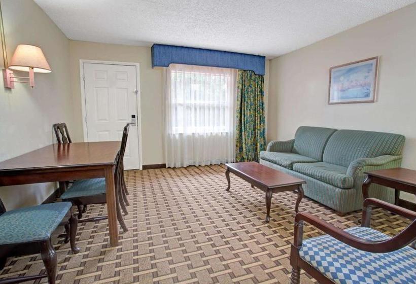 هتل Howard Johnson By Wyndham Lake Front Park Kissimmee