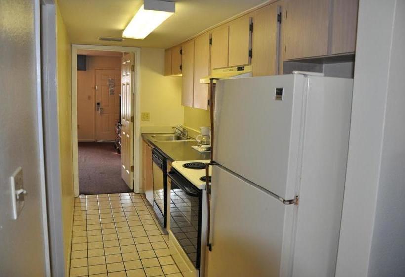 هتل Howard Johnson By Wyndham Lake Front Park Kissimmee