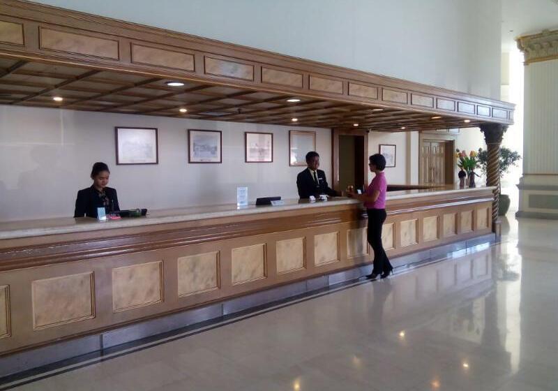 בית מלון כפרי Mercure Jakarta Batavia