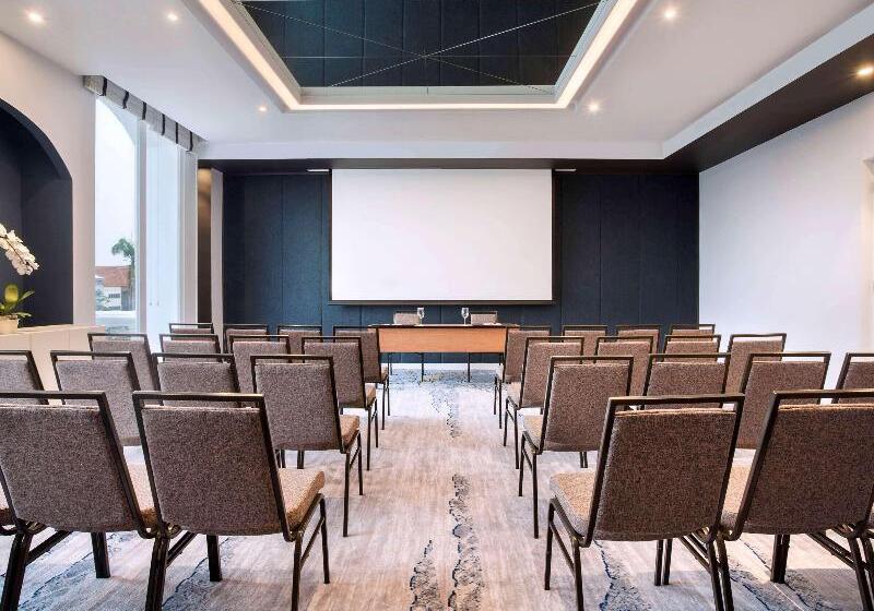 בית מלון כפרי Mercure Jakarta Batavia