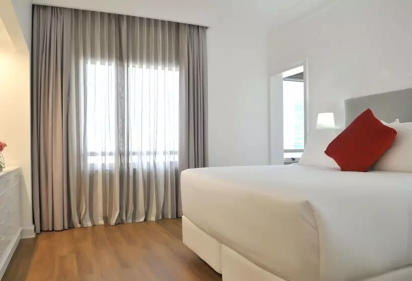 酒店 NH Collection Plaza Santiago