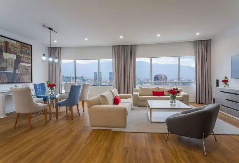 酒店 NH Collection Plaza Santiago