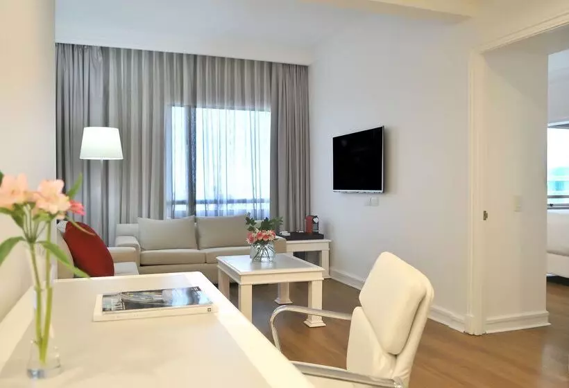 酒店 NH Collection Plaza Santiago