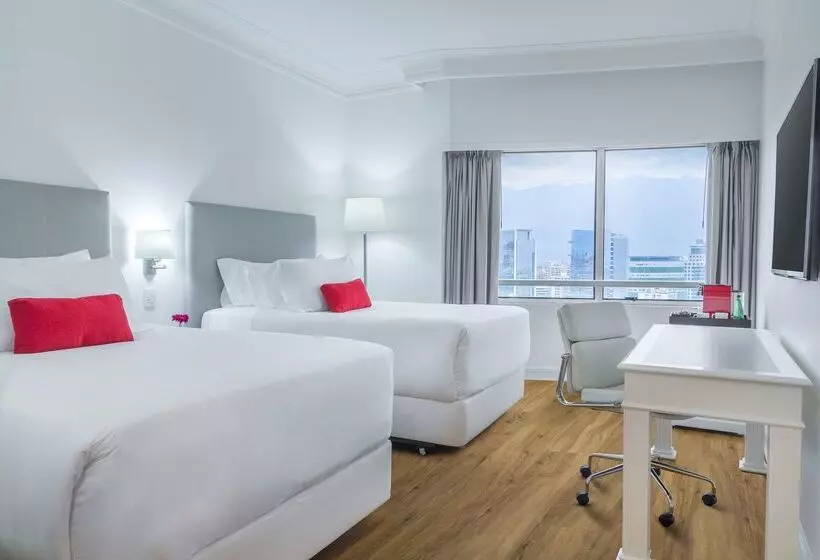 酒店 NH Collection Plaza Santiago