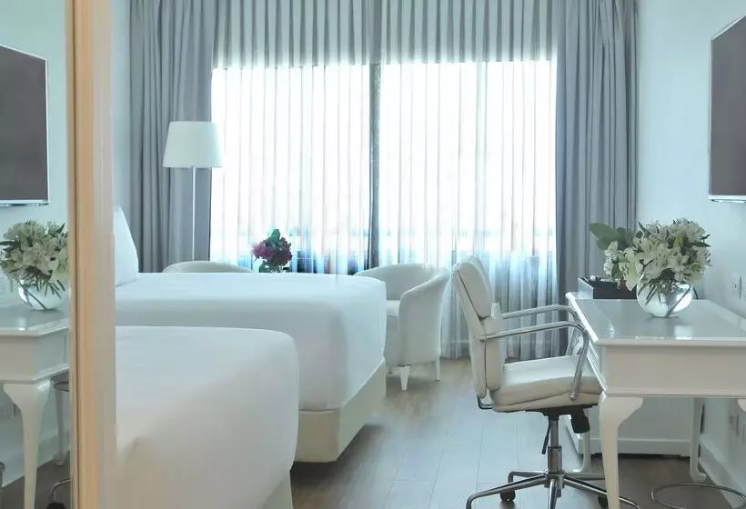 酒店 NH Collection Plaza Santiago