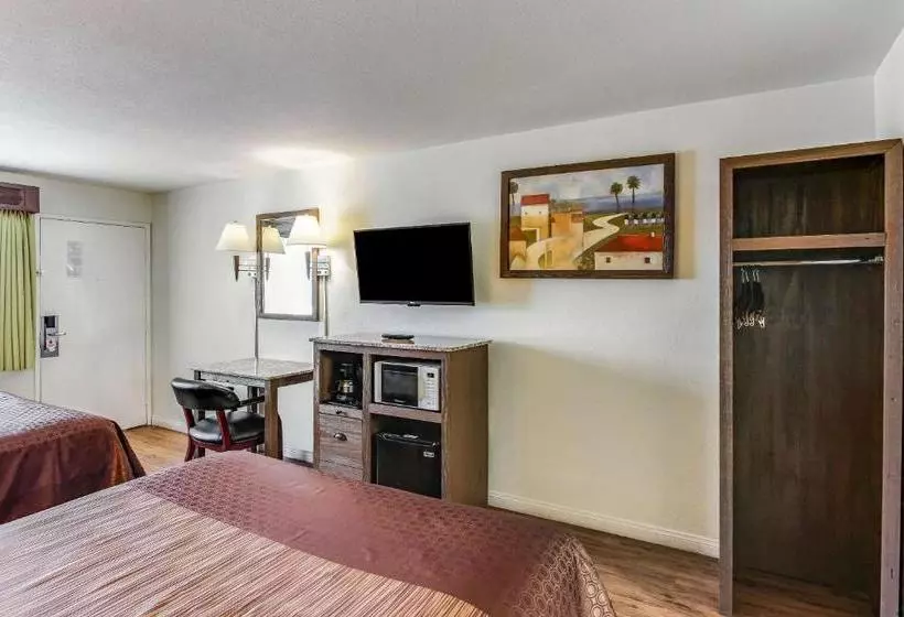 Отель Rodeway Inn