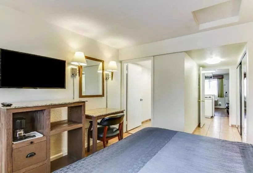 Отель Rodeway Inn