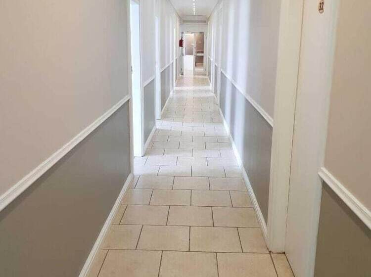 בית מלון כפרי Savoy