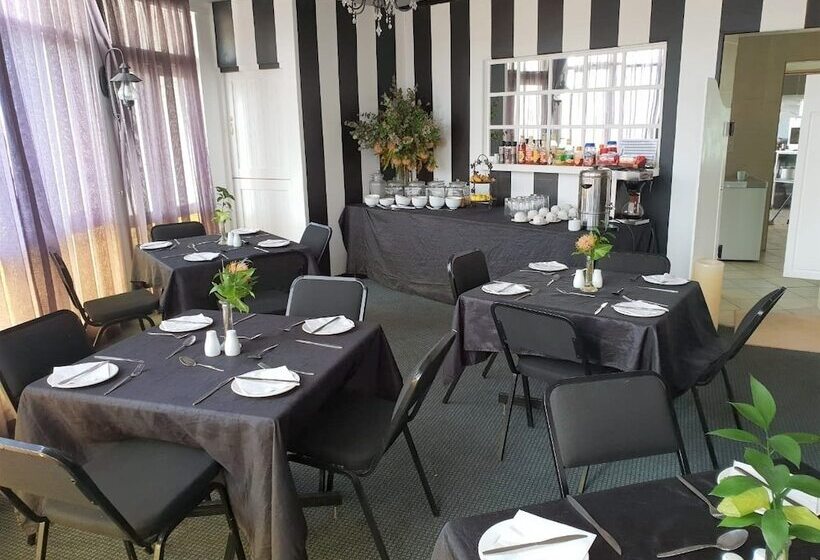 בית מלון כפרי Savoy