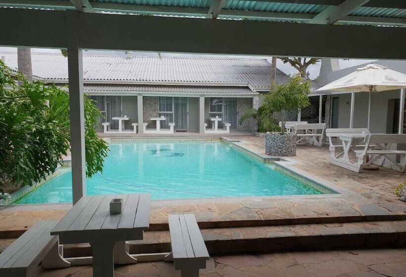 בית מלון כפרי Savoy