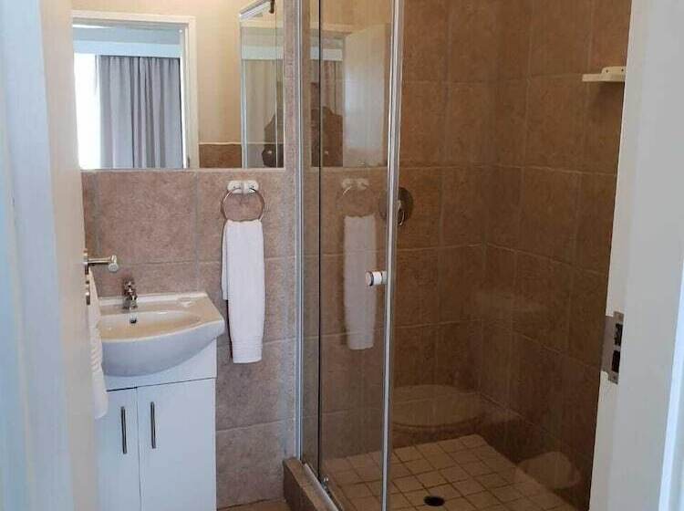 בית מלון כפרי Savoy