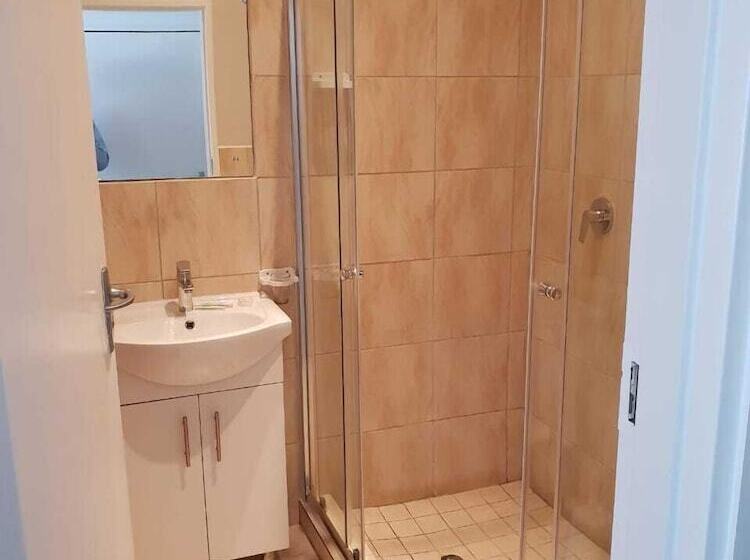 בית מלון כפרי Savoy