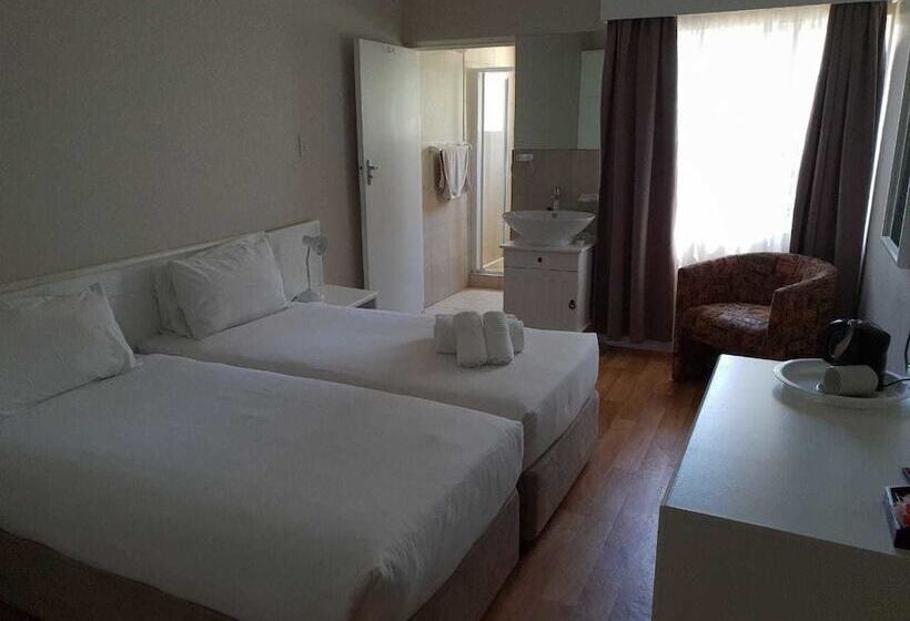 בית מלון כפרי Savoy