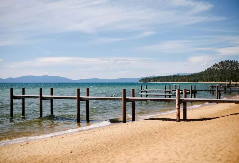 Отель Secrets Inn Lake Tahoe