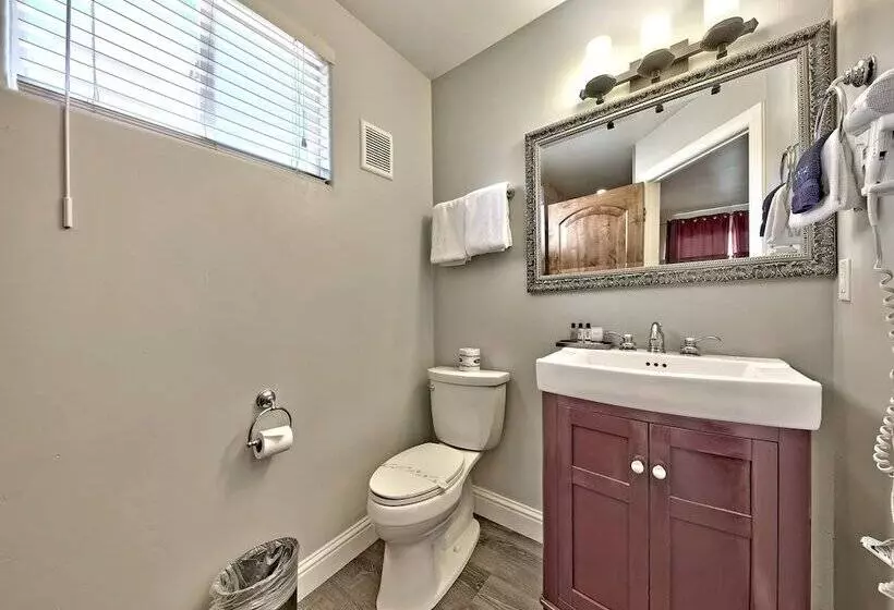 Отель Secrets Inn Lake Tahoe