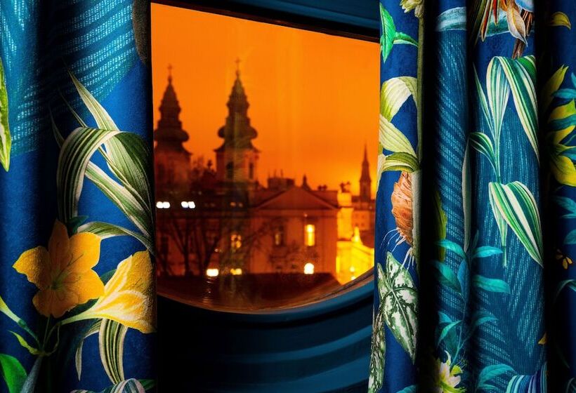 Three Corners Hotel Art