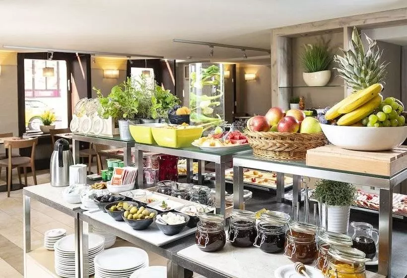 Three Corners Hotel Art