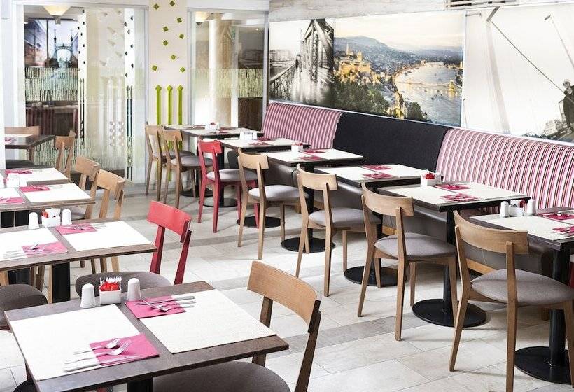 Three Corners Hotel Art