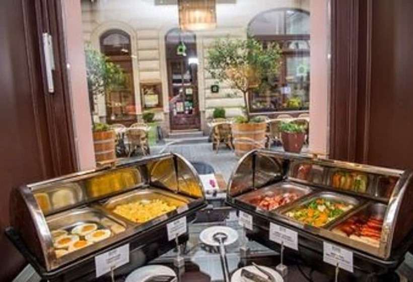 Three Corners Hotel Art